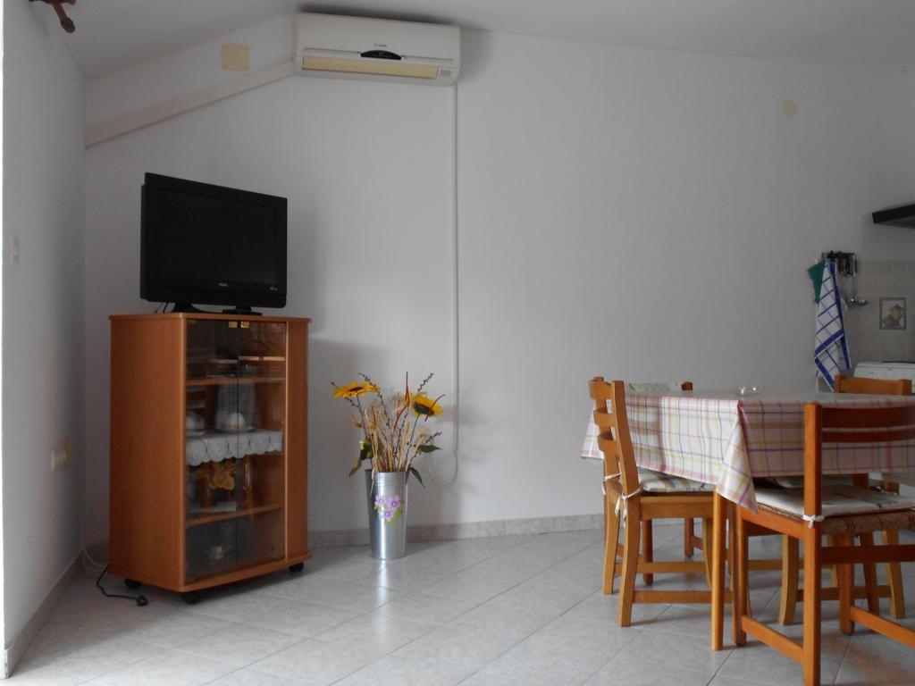 Apartment Kurelic Раб Екстер'єр фото