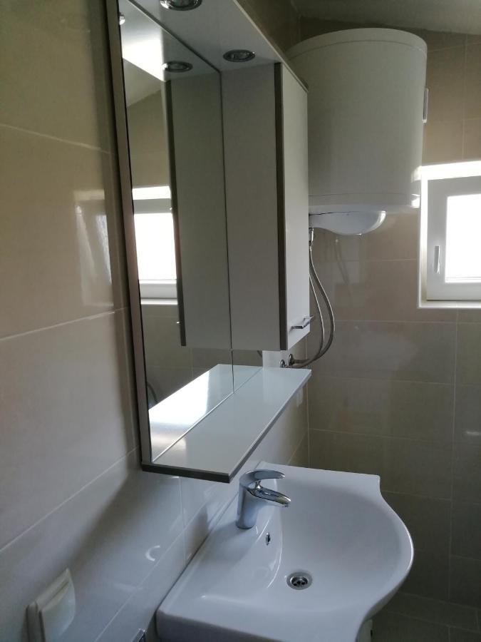 Apartment Kurelic Раб Екстер'єр фото